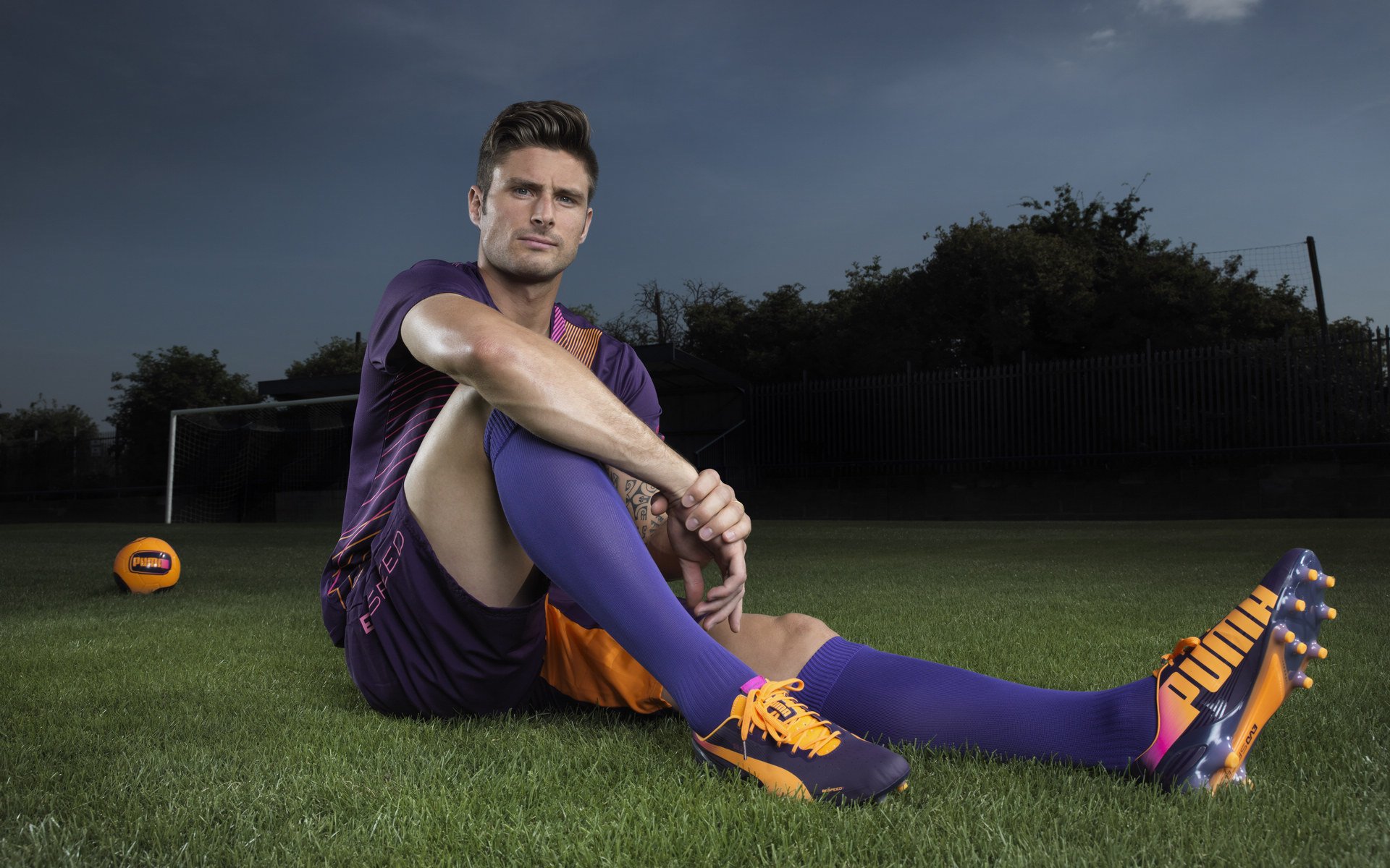 强侧逼抢引诱对方转移失误